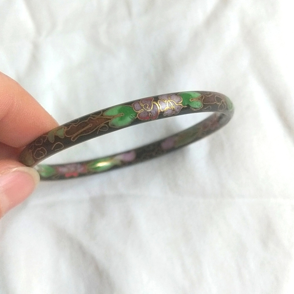 Solid bangle
